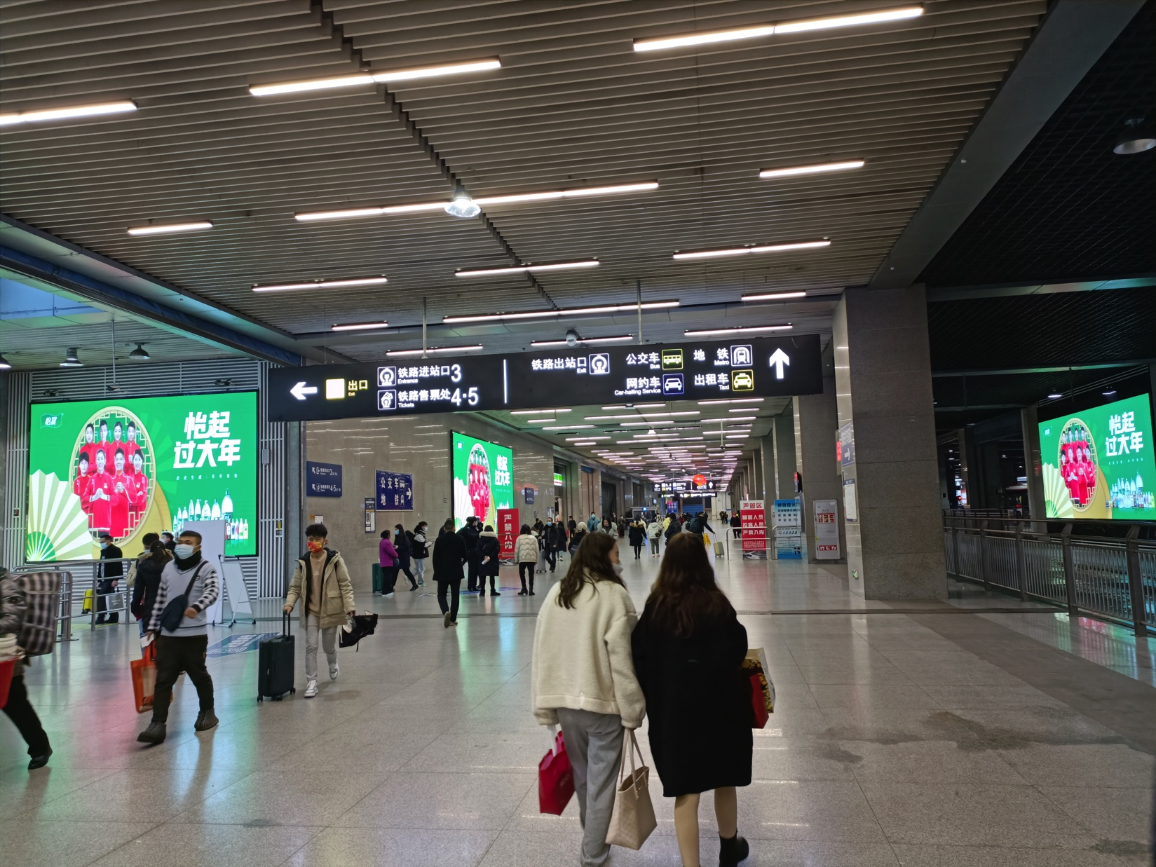鄭州高鐵站刷屏廣告，高鐵廣告投放公司，高鐵廣告價格費用