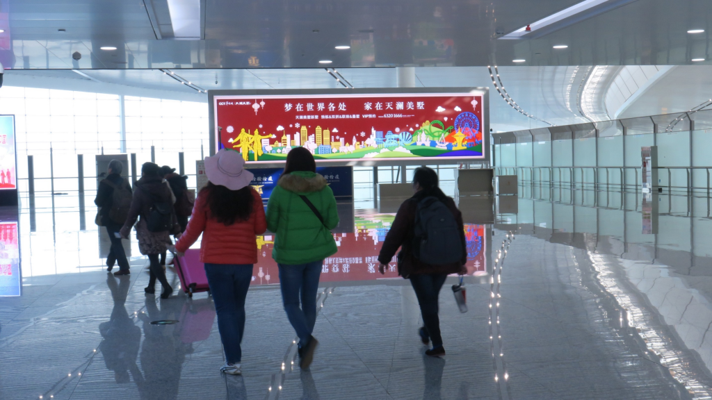 重慶機場燈箱廣告-狼界傳播
